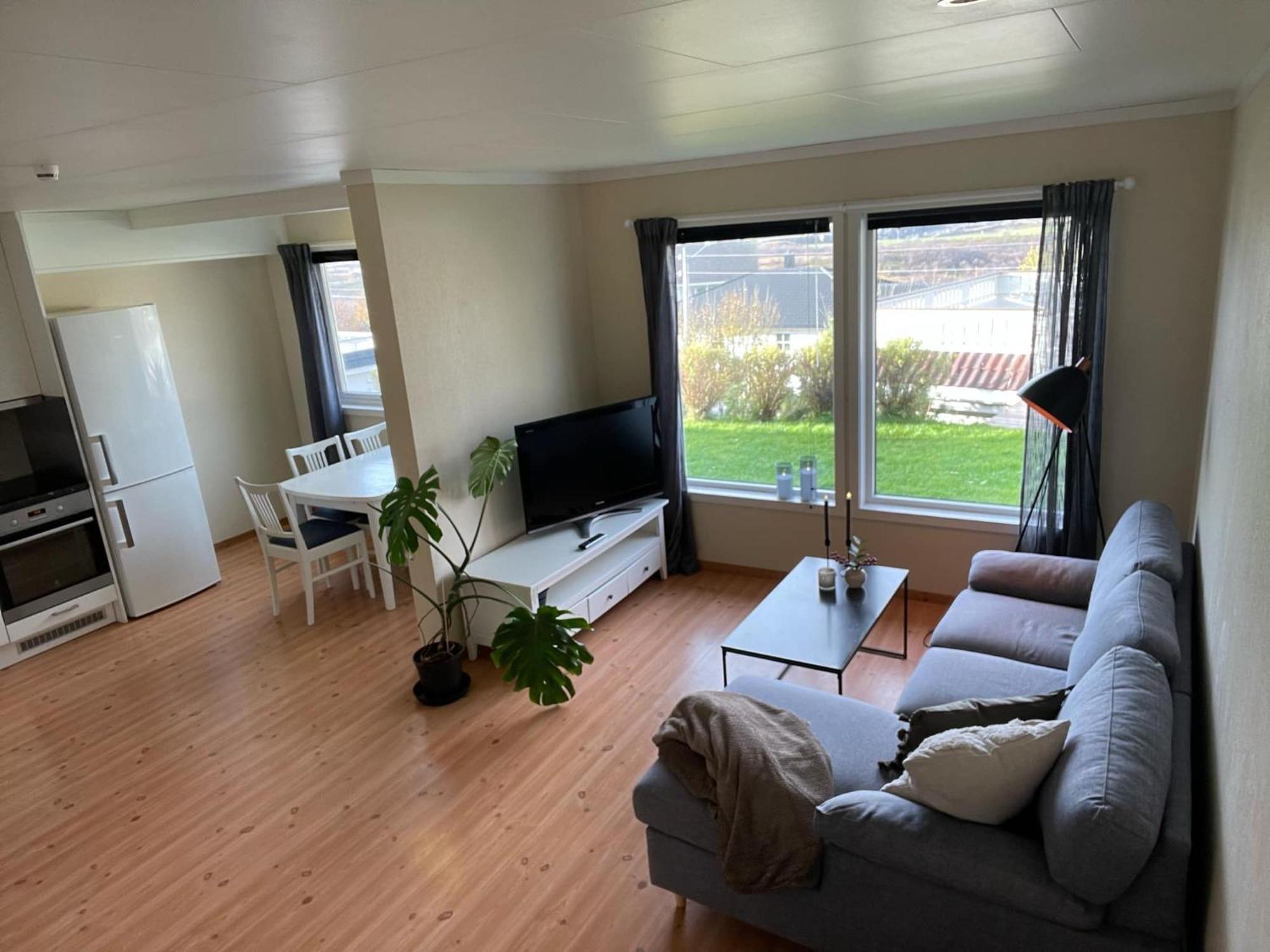 Leilighet Med Nydelig Utsikt Pa Leknes! Skullbru 外观 照片